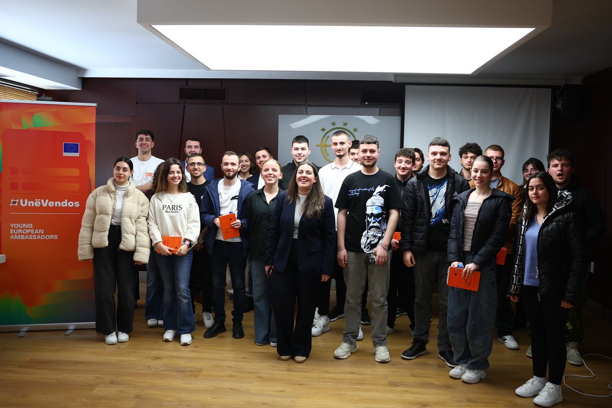 EUinAlbania's tweet image. ✅ The #IDecide meetings kicked off in Fier 🇦🇱!

The Young European Ambassadors 🇪🇺 met with young people from Fier to discuss the importance of participating in elections and how they can encourage their peers to vote on May 11th.

Together, they shared ideas on how young people