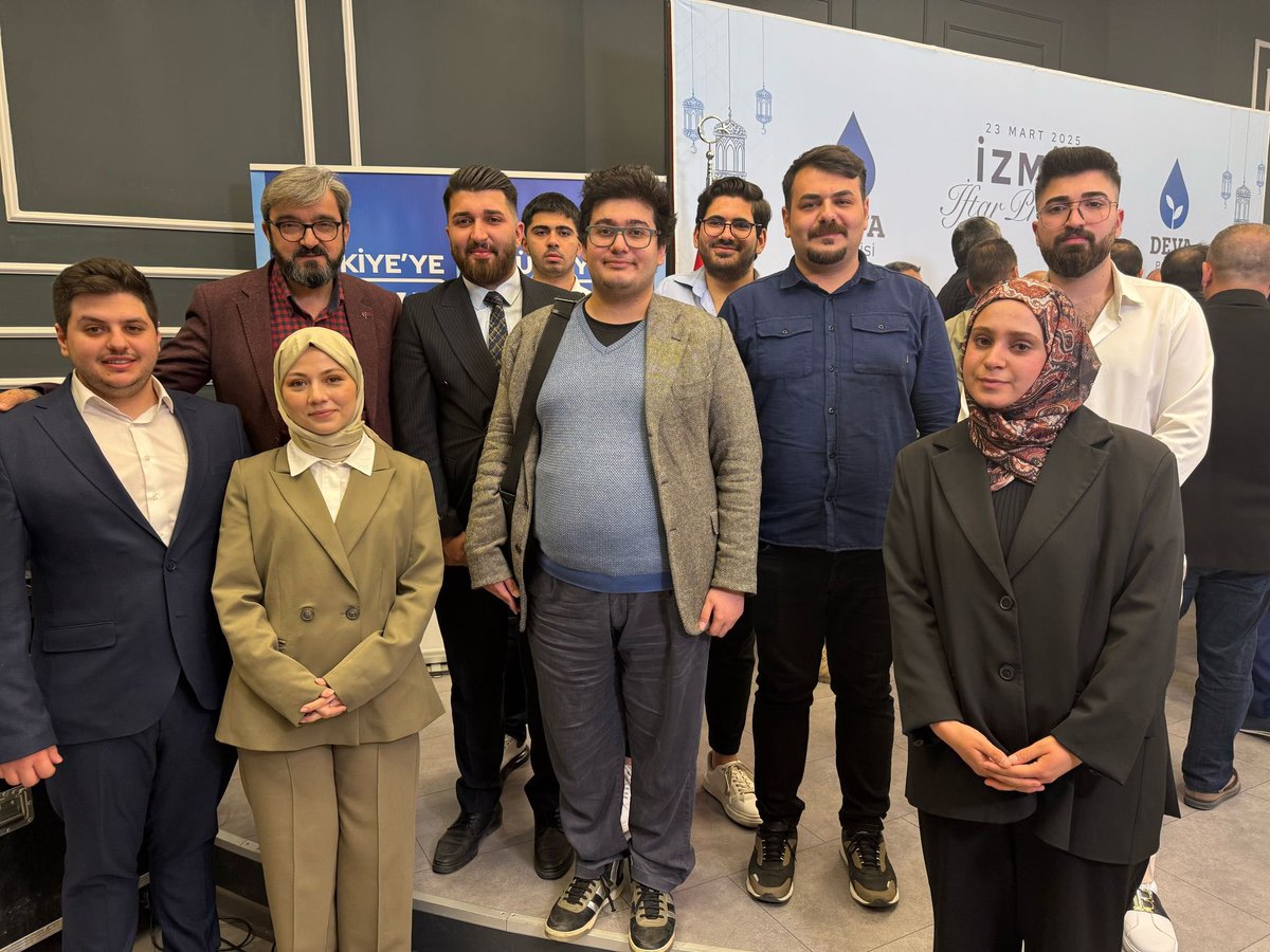 İzmir teşkilatı olarak dün gerçekleştirdiğimiz iftar programına katılan Genel Başkanımız Sn. Ali Babacan’a çok teşekkür ediyoruz. 
Bizleri yalnız bırakmayan Teşkilat işleri başkanımız <a href="/KaracaSeyit/">Dr.Seyit Karaca</a>’e, Tanıtım ve medyadan sorumlu başkanımız <a href="/busrasakinmaz/">Büşra Sakınmaz</a>’a teşekkür ederiz.