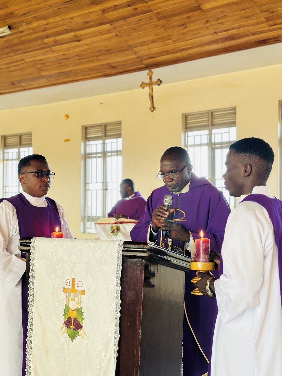 Kisubi_Mapeera's tweet photo. This evening, we hosted our 2024 S6 candidates and their parents for a heartfelt Thanksgiving Mass, celebrating their outstanding success in the UACE national exams. We thank God for this achievement and wish them the very best in their next journey! #Gratitude #Success #kimss https://t.co/Z4Yt60sXGa
