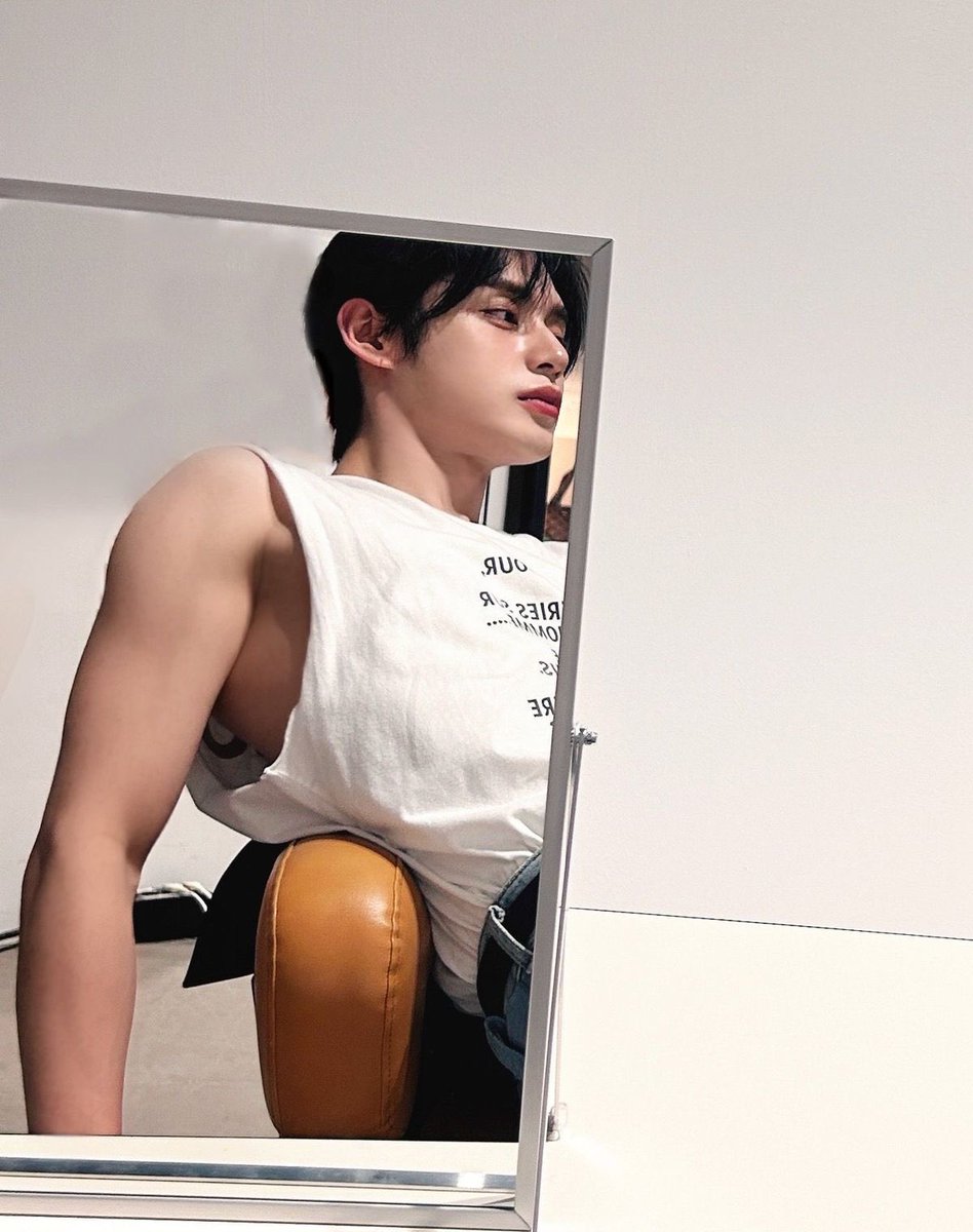 nezecho's tweet photo. can you feel my warm, creamy milk drizzling down your throat baby? https://t.co/njtGvtL9gG