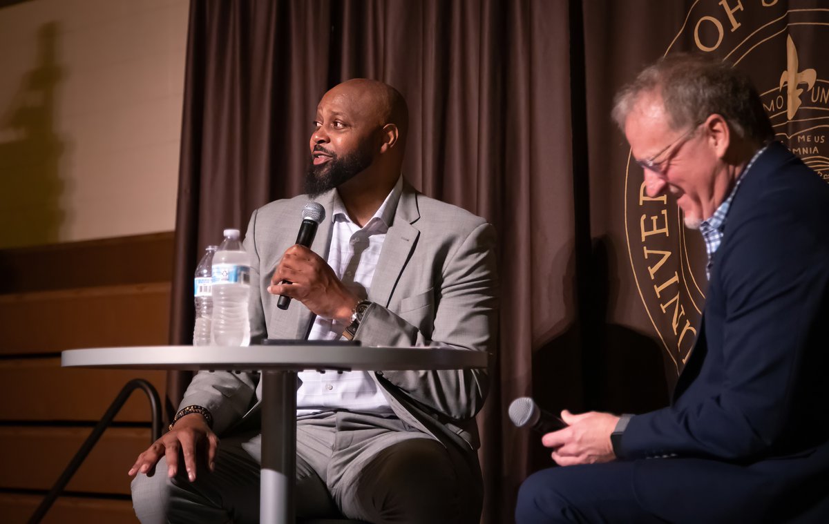WHAT A NIGHT! Thank you to everyone that made this year's Brown &amp; Gold night a huge success! Click on the link below to see all of the photos from the event, including the photos Horace Grant took with our attendees. 

📸 flic.kr/s/aHBqjC6sKj