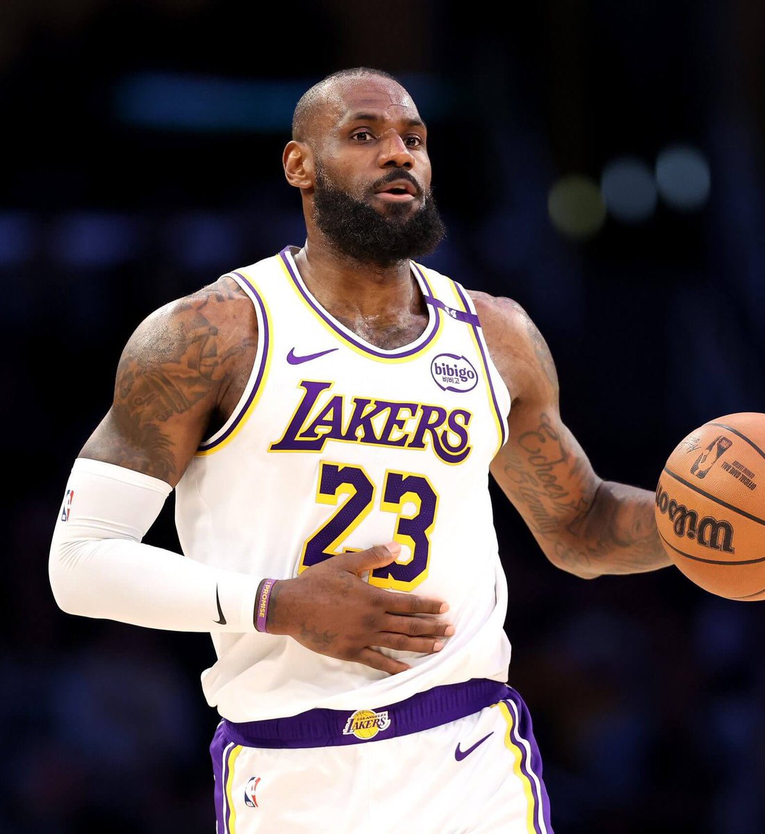 TheLeadSM's tweet image. Highest eFG% in the clutch this season (min. 50 attempts): 

60.2 - LeBron James
58.9 - Nikola Jokic 
57.2 - Jalen Brunson
55.6 - Tyrese Haliburton
54.9 - Anferenee Simons
53.8 - Bam Abebayo 
53.4 - Tyrese Maxey 
52.7 - CJ McCollum
52.2 - Steph Curry 
52.1 - De’Aaron Fox