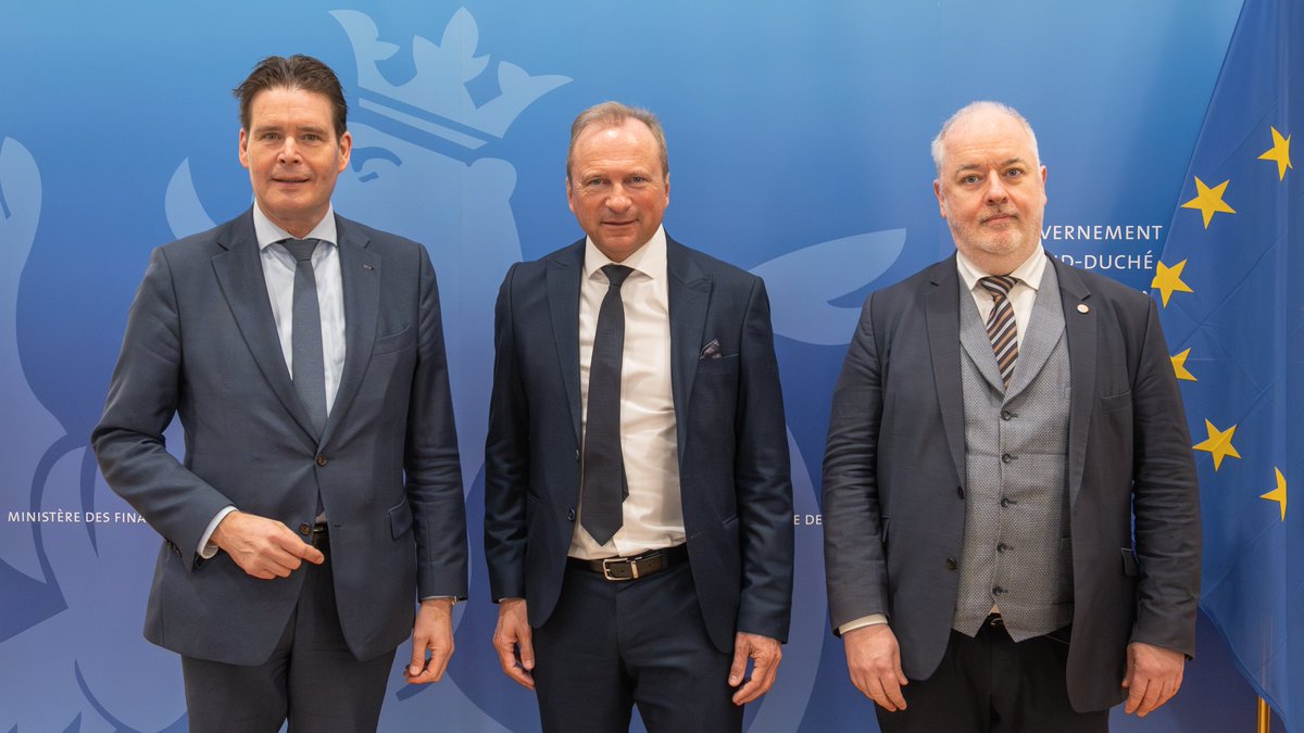 Benelux Union (@beneluxunion) on Twitter photo Terugblik op een productieve bijeenkomst van SG Frans Weekers en ASG <a href="/JeanClaudeMeye3/">Jean-Claude Meyer</a> met <a href="/RothGilles/">Gilles Roth</a>, minister van Financiën in 🇱🇺, om de #Benelux-samenwerking te bespreken. Terugblik op een productieve bijeenkomst van SG Frans Weekers en ASG <a href="/JeanClaudeMeye3/">Jean-Claude Meyer</a> met <a href="/RothGilles/">Gilles Roth</a>, minister van Financiën in 🇱🇺, om de #Benelux-samenwerking te bespreken.