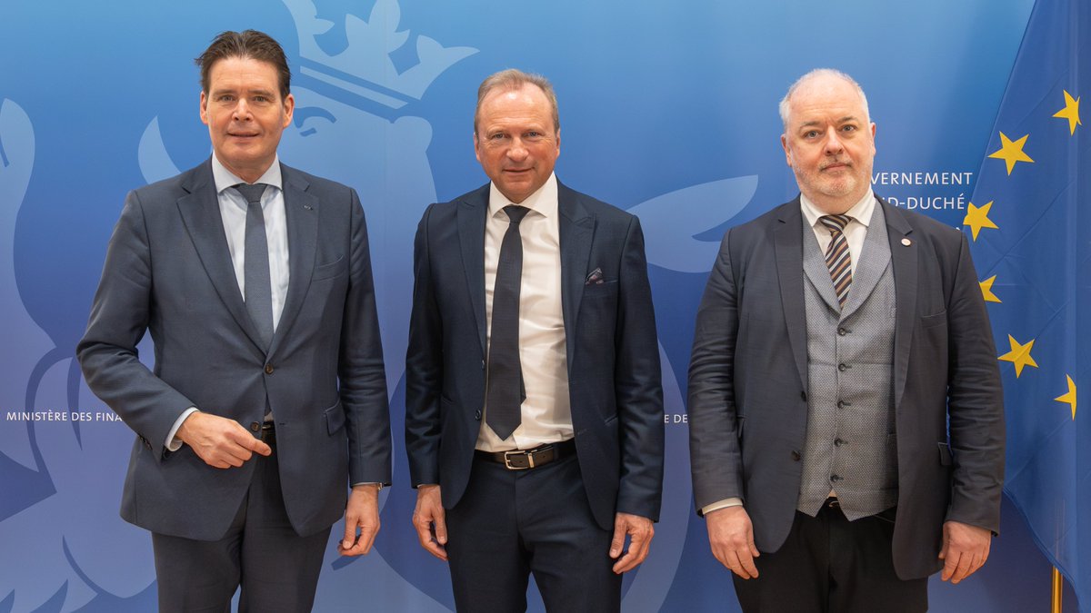 Benelux Union (@beneluxunion) on Twitter photo Rétrospective sur la réunion productive du SG Frans Weekers et du SGA <a href="/JeanClaudeMeye3/">Jean-Claude Meyer</a> avec M. <a href="/RothGilles/">Gilles Roth</a>, ministre des Finances, à 🇱🇺, pour discuter de la coopération #Benelux. Rétrospective sur la réunion productive du SG Frans Weekers et du SGA <a href="/JeanClaudeMeye3/">Jean-Claude Meyer</a> avec M. <a href="/RothGilles/">Gilles Roth</a>, ministre des Finances, à 🇱🇺, pour discuter de la coopération #Benelux.