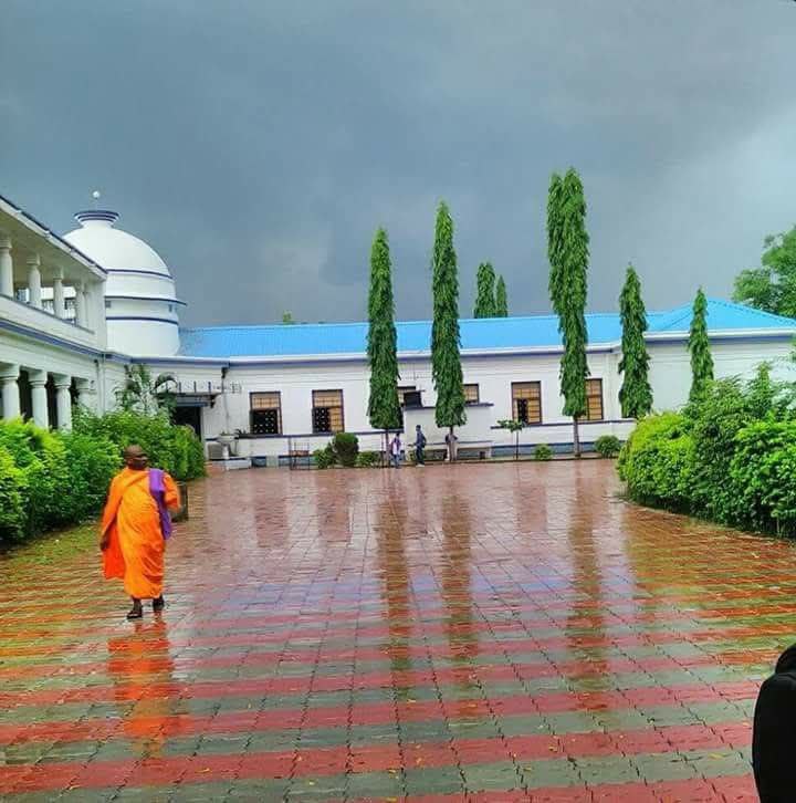 Aditiganjapurk1's tweet image. #भीमजयंती2025 
#20DaysToGo 

राजा मिलिंद व बौद्ध भिक्षु भंते नागसेन
गुरूशिष्याची आदर्शजोडी आपल्या विद्यार्थ्यांना सतत प्रेरणादायी असावी म्हणून शिक्षणतज्ञ डॉ.बाबासाहेब आंबेडकरानी बौद्धसंस्कृतीचा वारसा जपण्यासाठी औरंगाबाद येथील शिक्षणसंस्थेला मिलिंद व परिसराला नागसेनवन असे नाव दिले