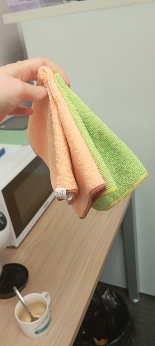 He tocado con las manos no uno sino dos trapos que ha lavado Jacobo!! En su lavadora!! La de su casa!! Es el mejor día de mi vida!!!