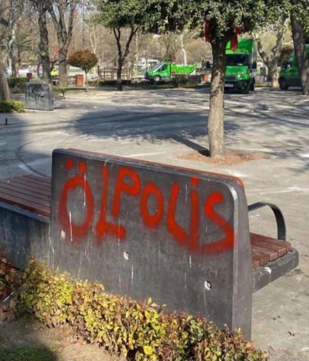 Çok öldüler ,
Ama hiç yenilmediler !

Sizin gibilere !