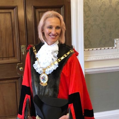 HoodedClaw1974's tweet photo. 🚨 It gets worse. 🙈 New Reform candidate for Runcorn, Sarah Pochin.

Expelled from the Tory party.

Attended Refugess welcome event. 

Advocates for drag queen storytime for children.

Happy to stand for Farage despite having a business fail and blamed Brexit. 

As a magistrate, she let a drink "driver off saying it is what it is"

They will accept anyone.🤡