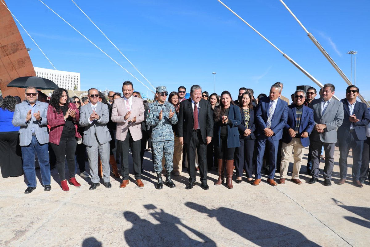 La Secretaría de Educación estuvo presente en el acto de Honores a la Bandera, celebrado en el Palacio de Convenciones. En el acto se refrendó el compromiso de contribuir desde la educación para continuar transformando Zacatecas y sus municipios.