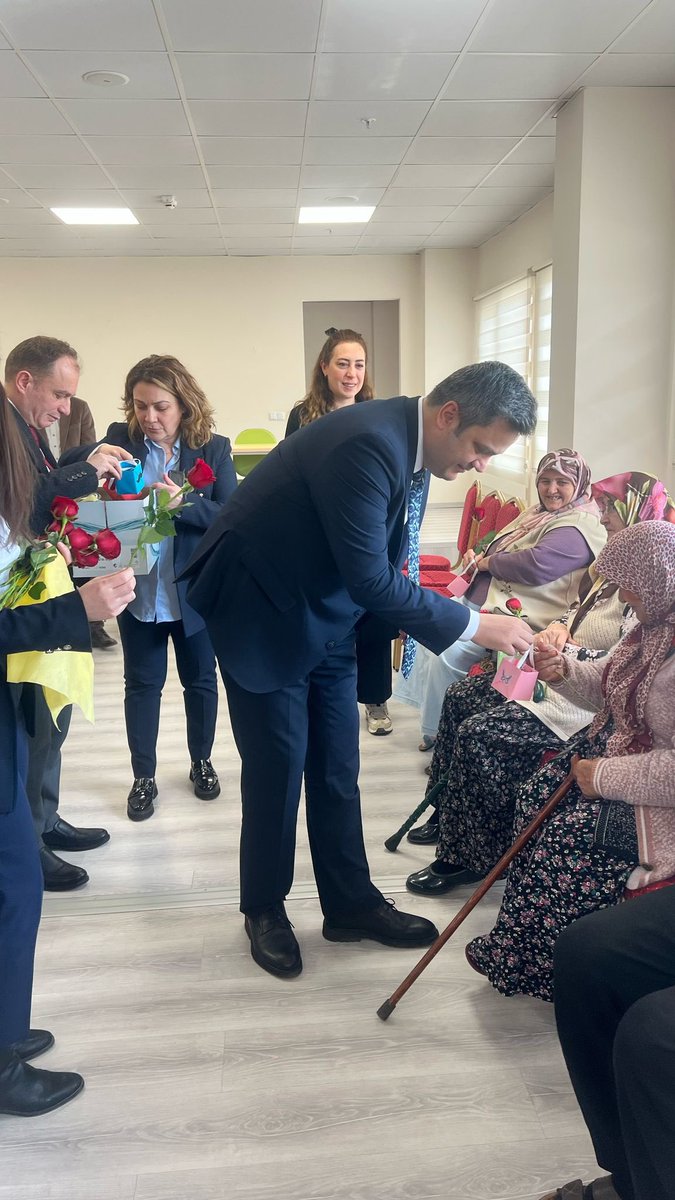 Carsamba_DH's tweet photo. 📍Başhekimimiz Dr.Öğr.Üyesi Aykut Özturan ve hastane idarecilerimiz 18-24 Mart Yaşlılar Haftası sebebiyle, Çarşamba Huzurevi Yaşlı Bakım Ve Rehabilitasyon Merkezi’ni ziyaret etti.

#yaşlıbakımevi 
#çarşambadevlethastanesi 
#yaşlıbakımhaftası https://t.co/kvol48XLi0