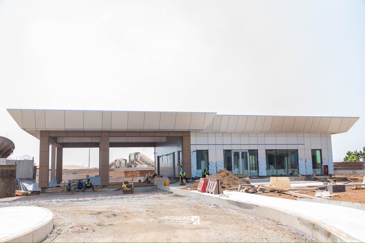Aeroportast's tweet image. ‘’La part du rêve est indispensable pour construire le réel.’’
𝗔𝗻𝗼𝗻𝘆𝗺𝗲 

Notre futur aéroport prend forme, parce que nous en avons rêvé et nous mettons tout en œuvre pour y parvenir.

Fructueuse semaine à vous. 

#AIAST #aeroport #SOGEAC #jaimemonaeroport #projet #guinee