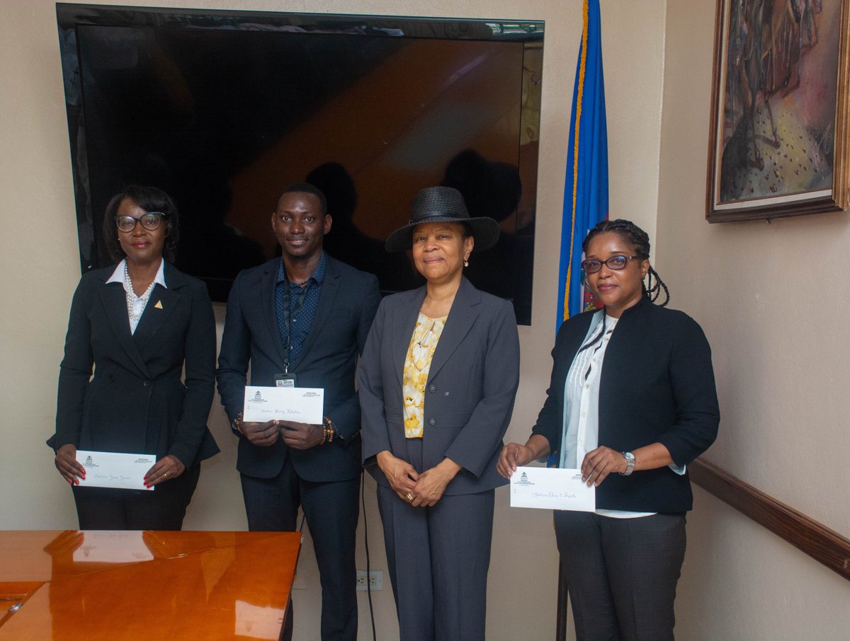 mpceht's tweet image. La Ministre de la Planification et de la Coopération Externe (MPCE), Madame Ketleen Florestal, a procédé ce lundi 24 mars 2025 à la promotion et à l’installation de trois cadres du MPCE dont deux femmes. Il s’agit de: 👇🏾facebook.com/share/p/1Aco11…