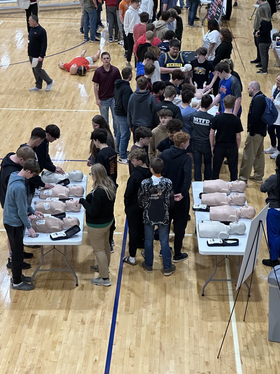 NorthPointESC's tweet photo. 🚀 WOW! Over 1,000 freshmen boys attended our first Young Men Innovate event! Huge thanks to our business partners, Greater Sandusky Partnership, &amp; career tech teams (EHOVE, Penta, Vanguard) for inspiring the next generation!

Special shoutout to Chet &amp; Matt’s Pizza for lunch! 🍕 https://t.co/aqgKY0R1Om