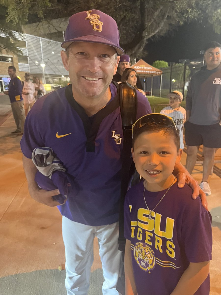 Great game Saturday night in college baseball between <a href="/LSUbaseball/">LSU Baseball</a> and <a href="/TexasBaseball/">Texas Baseball</a>. After a tough loss the Tigers took the time to take pictures &amp; sign for little kids. My son Zeke loves his Tigers baseball team. Thanks Steven Milam, <a href="/DerekCuriel/">Derek Curiel</a> and <a href="/LSUCoachJ/">Jay Johnson</a> for pictures.