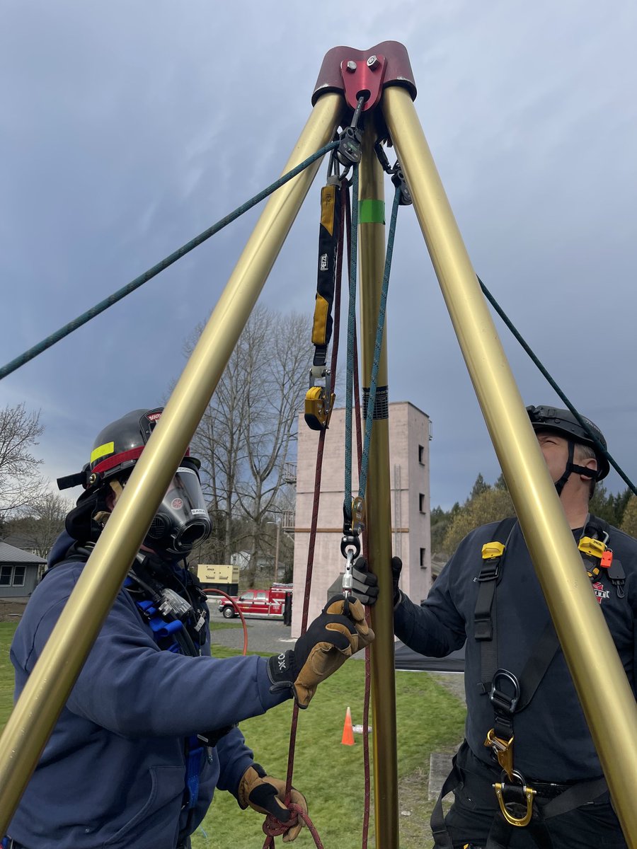 theProject223's tweet image. If you’re feeling down, we can give you a lift! #techrescue #rescue #roperescue