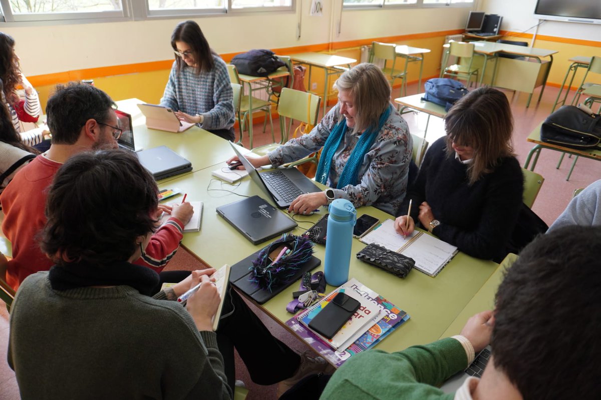 ERIS_IEP's tweet photo. MAGNÍFICO el equipo de profesores que trabajan por el desarrollo de proyectos que nos conectan con EUROPA.

Bienvenida y trabajo de organización con Teresa y Rosa (Portugal).

@IESJuanaITorde
#internacionalizacyl https://t.co/cOEdlzUtAa