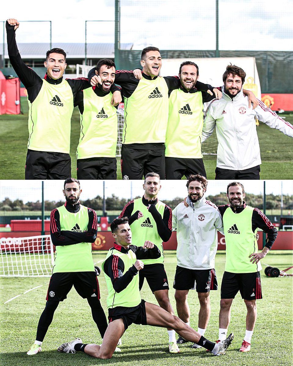 ESPNUK's tweet photo. This was a winning team in Man United training once… seems a bit unfair 😅 https://t.co/hVTk7r5i77