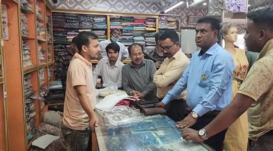 ভারতীয় কাপড়ের ক্রয় রশিদ না থাকায় ৩ প্রতিষ্ঠানকে ৫৫ হাজার টাকা জরিমানা