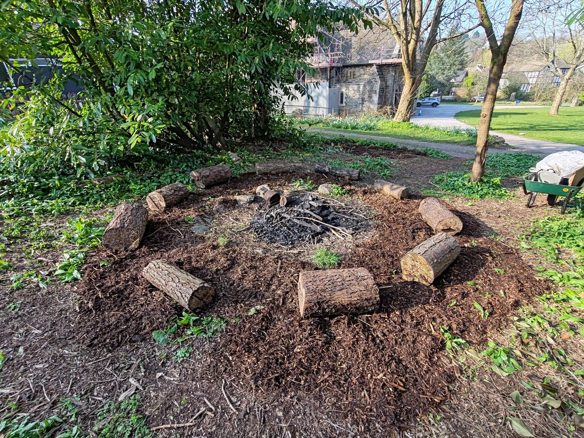 StPetersDinas's tweet image. A bit of tidying around the firepit today. Getting ready for Saturday&apos;s Garden Open
Day with @DPVC #communitygarden #Wellbeing