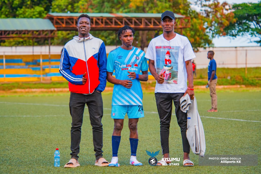 Kalifaa8210's tweet photo. Otenga family ✌️#drink water https://t.co/Im3ixq9n42