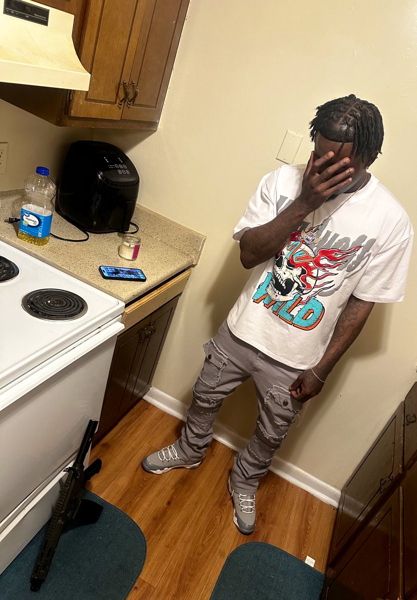 ForeverJaylen23's tweet photo. Last one 1️⃣ standing 🧍‍♂️ so i put on for all da bros Dont try this shit 💩 thinkin its sweet ho 😎
#LLDaBroz
#FRREDAGUYZ https://t.co/x1kXPZdSZn