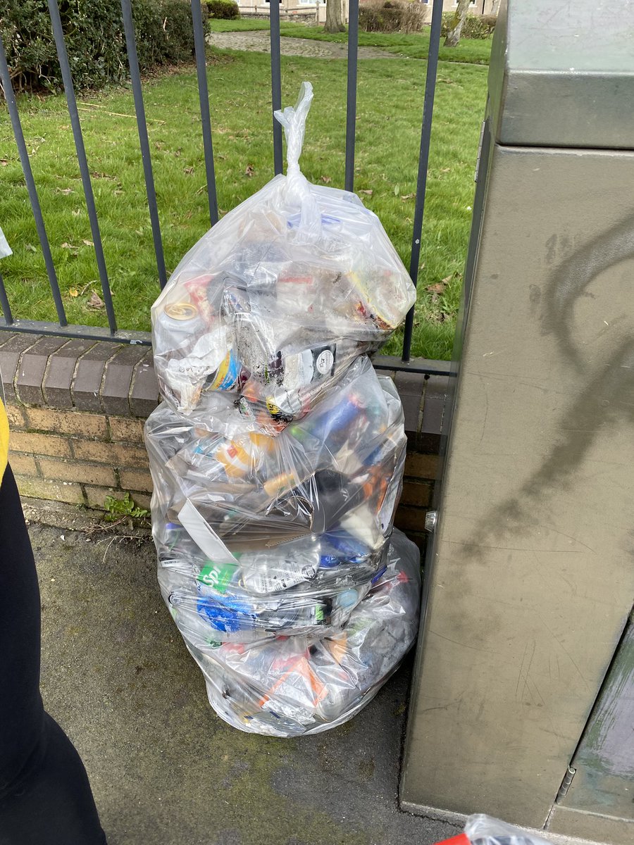 ToniHol60291685's tweet image. Our Kev has been out with 1 bag, Womble CT has changed 5 bags up at Moorside, I’ve been out with Wombles AG and TB on Ovenden way and shifted 13 bags of litter. Left TB at Turney Street(again). 
@KeepBritainTidy @lwcalderdale @Calderdale @Kate_Dearden #GreatBritishSpringClean