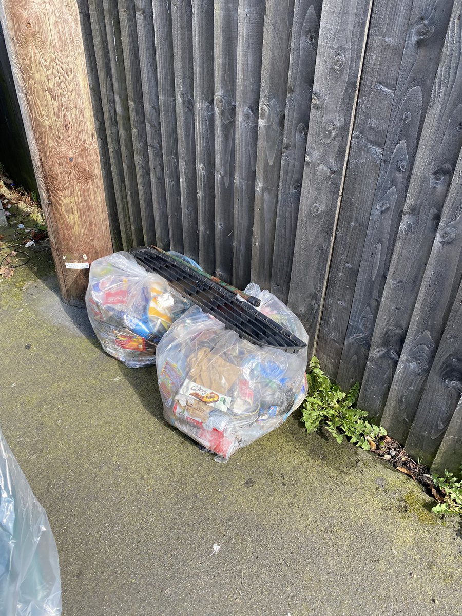 ToniHol60291685's tweet image. Our Kev has been out with 1 bag, Womble CT has changed 5 bags up at Moorside, I’ve been out with Wombles AG and TB on Ovenden way and shifted 13 bags of litter. Left TB at Turney Street(again). 
@KeepBritainTidy @lwcalderdale @Calderdale @Kate_Dearden #GreatBritishSpringClean