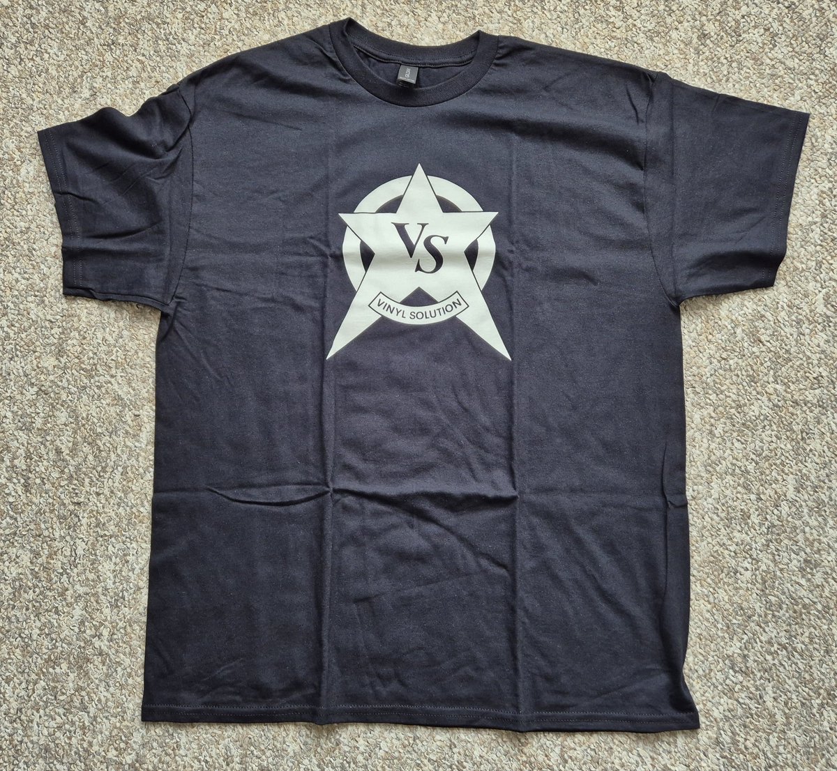 DJHardnoize's tweet image. Bought a couple of T-shirts. A Vinyl Solution T-shirt, a Force Inc. T-shirt, a Jack Trax and a Rising High Records T-shirt. It's all oldschool. #tshirts #vinylsolution #forceinc #jacktrax #risinghighrecords #oldschool #oldschoolhousemusic #oldschooltechno