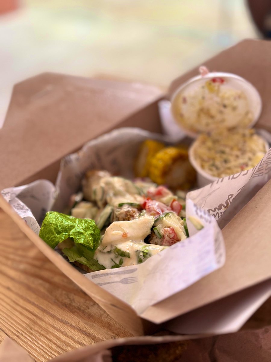 chefbrigetterj's tweet photo. PLANT LYFE. This Plant-Based Food Truck in Haymans Market is 🔥 🔥 

I had the Vegan Fish Cakes and the Falafel Pack with Breadfruit Salad.
Woke up studying that Breadfruit 🫢, i’m shook lol https://t.co/Dsdb1ks590
