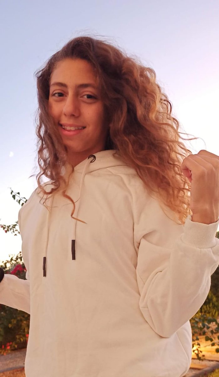 Şerefsizler sarmış etrafımızı bilemedik, adamızı da sarmışlar, ahkam keserlermiş koltuğu dolduramayanlar sayesinde. Ama sizi bildik. 
Serin'im sen gittin bu yüzsüzler yüzünden, beni ezip geçmeden İsias'ı yaşatanlara, onları besleyenlere geçit yok. Terbiyesiz, yüzsüz arsızlar