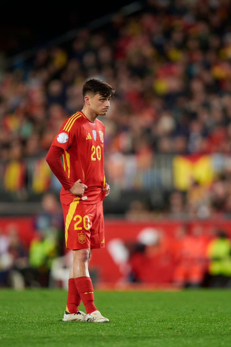 مركزك 🇪🇸؟ 

🚨 — بيدري: أفضل اللعب كلاعب "8" واستلام الكرة ولمسها أكثر لكني أحترم قرارات المدرب لأنه هو المسؤول.