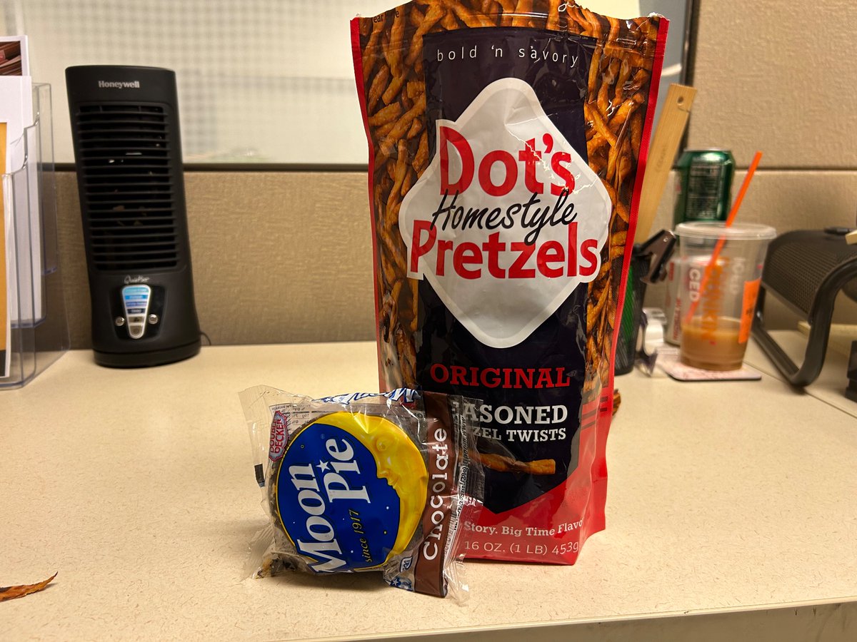 barterfour's tweet photo. Weak ass #LunchtimeWithSmosh Not pictured was this tiny ass $12 caesar salad that was so small and i was still so hungry so i went and got these pretzels and a moon pie 😊🥰☺️😄 I spent $60 this break on Food, Pills, Vape, and Conditioner. https://t.co/hWnRD5OslP