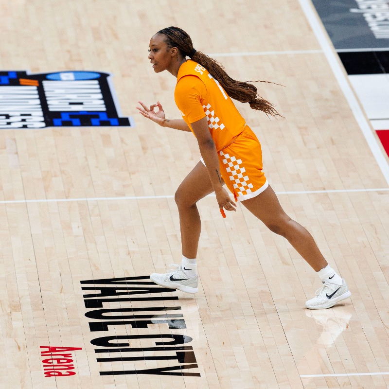 LadyVol_Hoops's tweet photo. caught a sweet vibe!