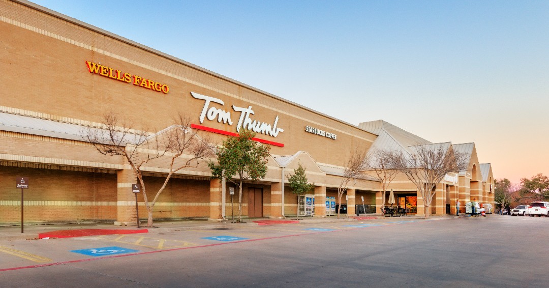 WestFin's tweet photo. 📍 Old Town isn’t just a shopping center—it’s a Dallas retail landmark.

High-traffic. Iconic tenants. Nonstop demand.

Think Shake Shack, Tom Thumb, Plucker’s &amp; more.

👉 https://t.co/HbdsSD7wSZ 
#DallasRetail #OldTown #WestwoodFinancial https://t.co/RJl6TH7zlM