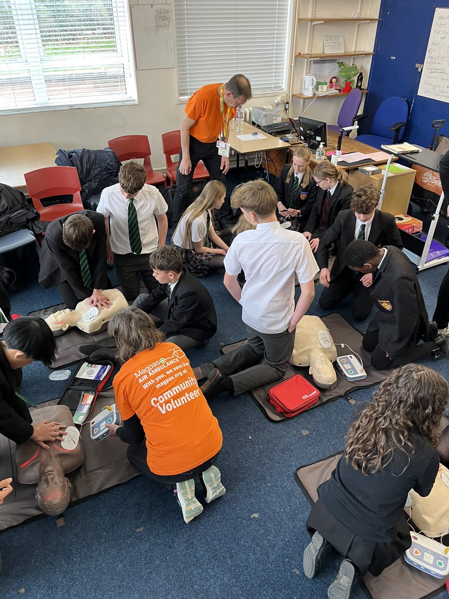 HuntsSSP's tweet image. Thanks to Alison &amp;amp; Jerry for delivering two engaging CPR/Defib workshops for Y9 Leaders and Year 12/13 Students from @StIvoAcademy 👏  

It was the 4th &amp;amp; final groups to receive lifesaving skills in a series of workshops with @Magpas_Charity and Hunts secondary school groups. 🤝