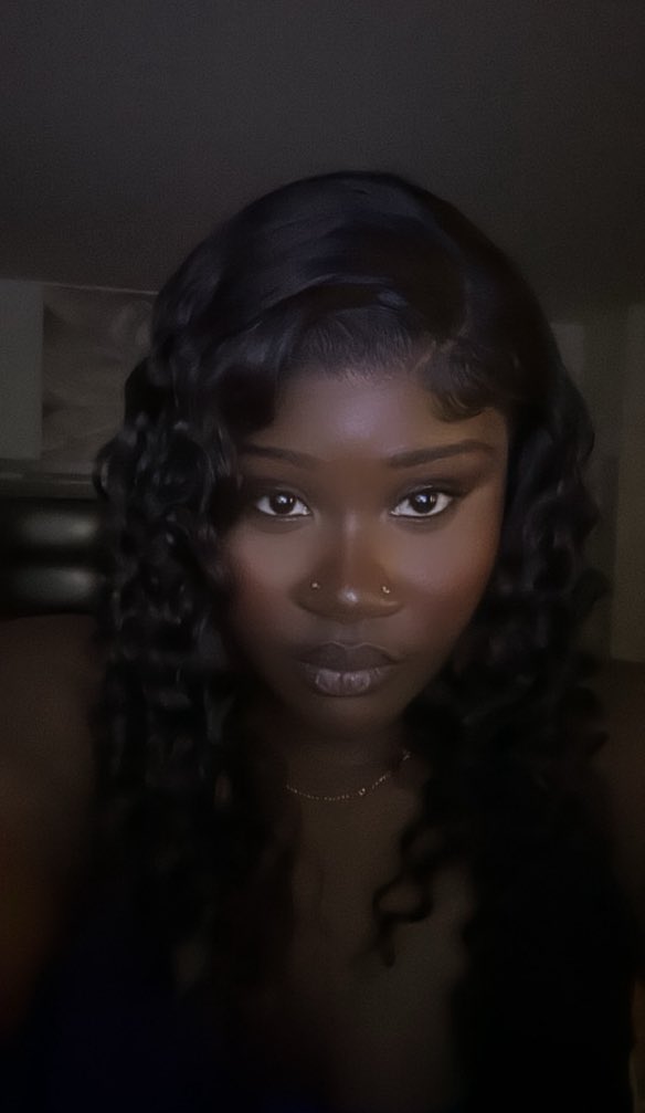 yonnien_'s tweet photo. Curly hair me eats every timeeeee https://t.co/7Fy1USnjSV