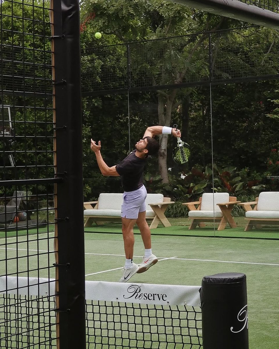 padelview's tweet image. No es la primera vez que le vemos en una pista de pádel pero si con estos dos auténticos bestias 🔥.

🌴 @javigarrido10 @Arturocoello__  🇺🇸

📷: #reservepadel