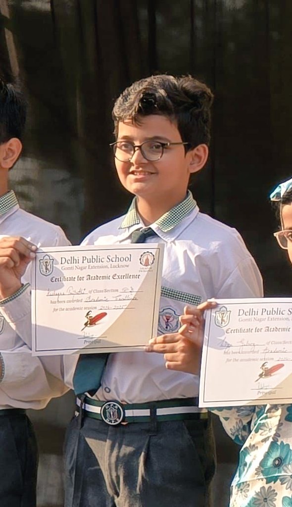 TRIPATHI_AVI_'s tweet image. बहन की राह पर भाई !
यही है मेरी सबसे बड़ी कमाई !!

कक्षा चार में प्राप्त अंक हाई 👍 
कृपा बनाए रहिए मेरी दुर्गा माँई 🙏🙏
🥰❤️💐🍫😘❤️❤️

#BEST_SCHOLAR_AWARD
#DPS_Scholaraward2025
#dpsschool 
#DPS