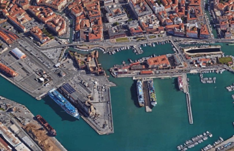 Dal porto di Livorno si accelerano le spedizioni: è una corsa per anticipare i dazi di Trump. Uno dopo l'altro, i prodotti italiani hanno cominciato a essere inviati rapidamente dallo scalo toscano, lo si legge in un articolo su Repubblica, edizione Firenze. I dazi rischiano di