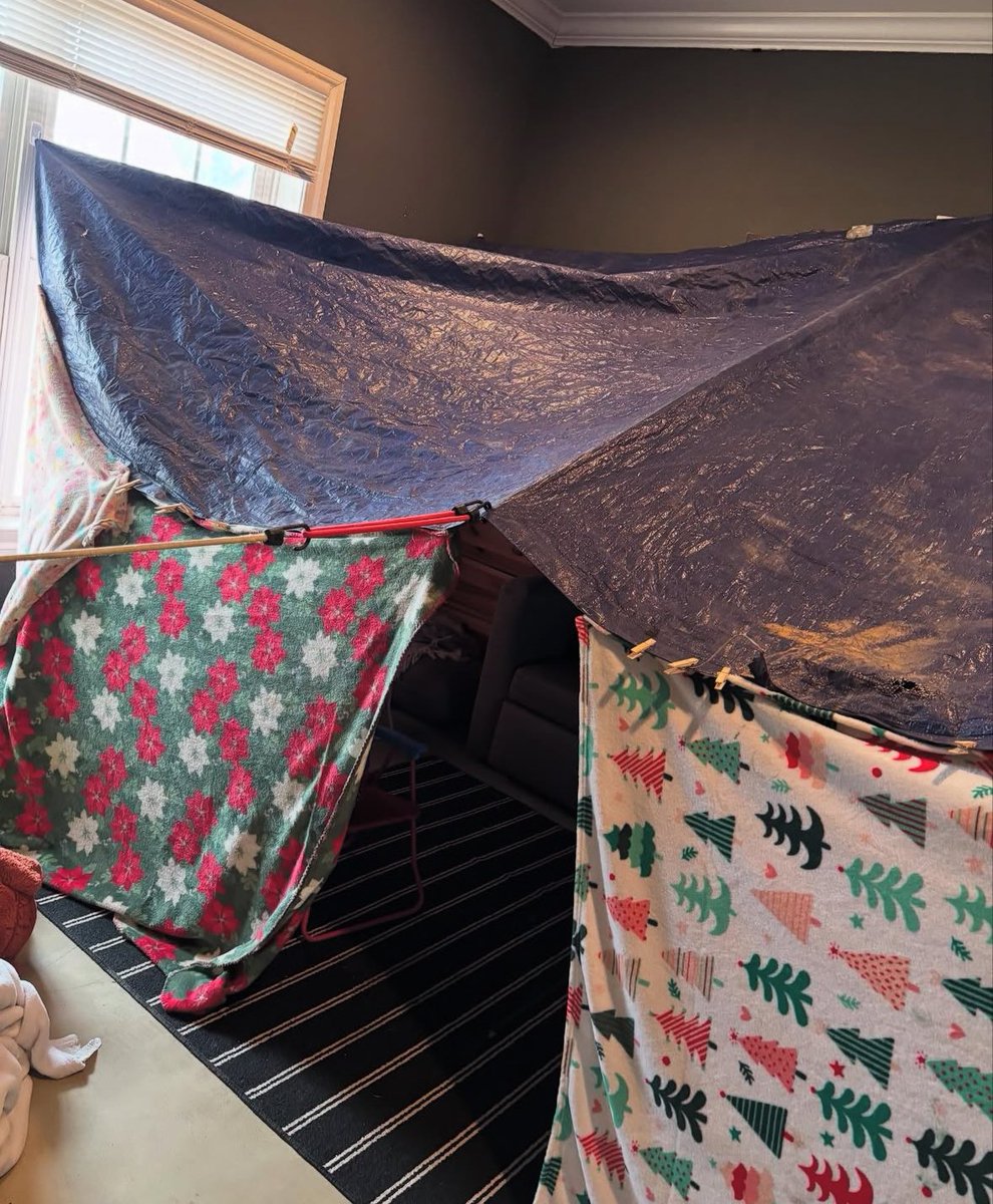 TonyShirley1611's tweet photo. When dad’s home with the sick kids during spring break! #megafort https://t.co/v2OjOJ1CJn