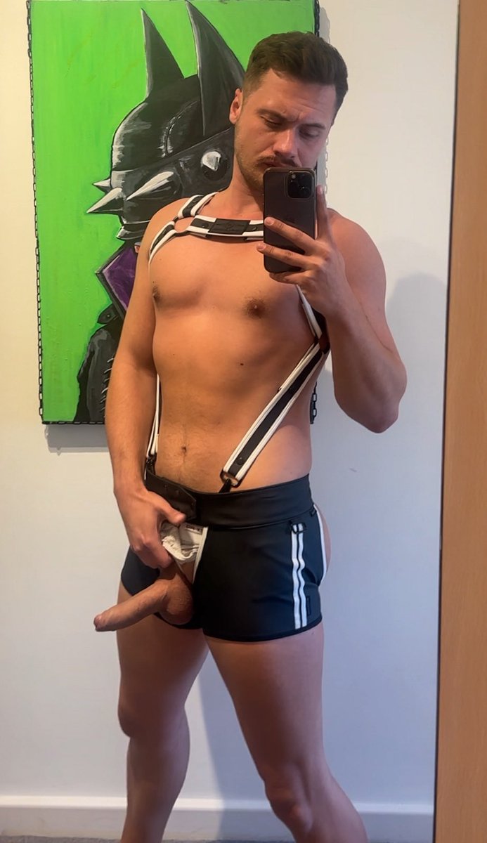 Nah I’m sorry but I love this new outfit a bit too much 😍😈