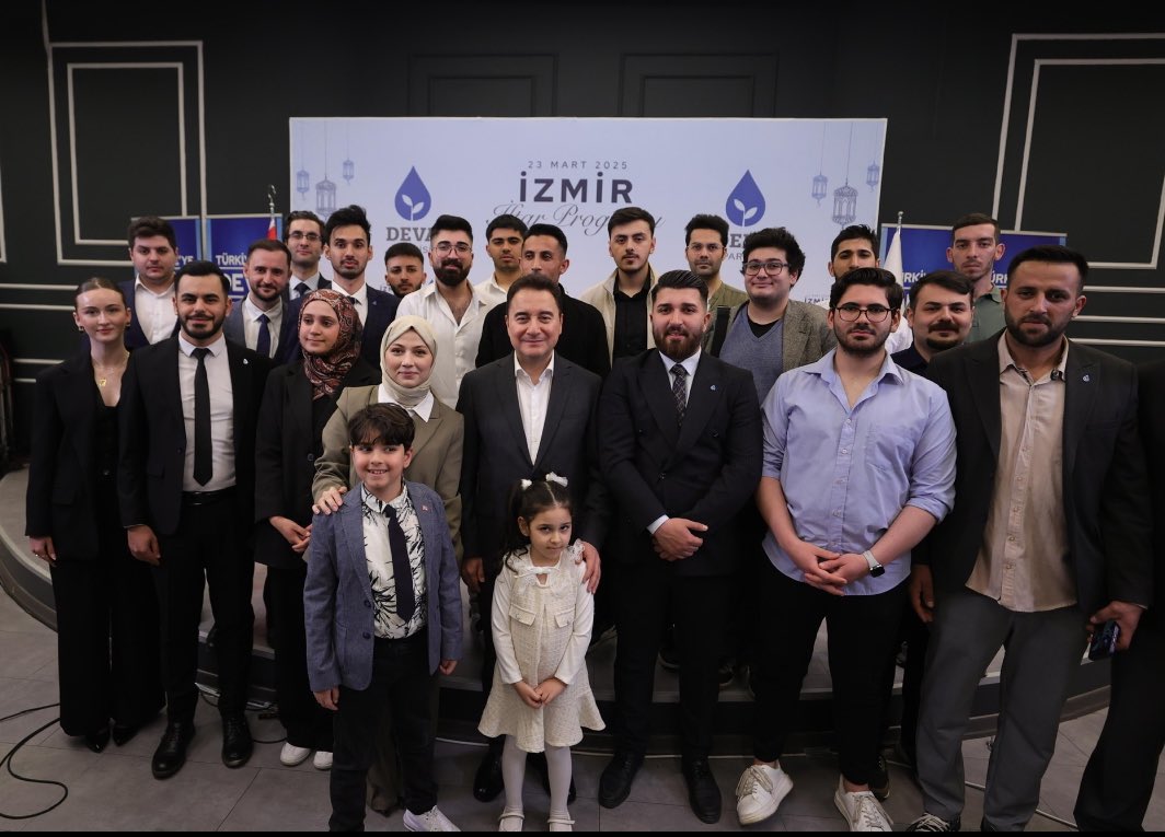 İzmir İl Teşkilatımızın düzenlemiş olduğu iftara GM Gençlikten Saha Koor. <a href="/aykanceran/">İsmail Aykan Ceran</a> , Ege Koor. <a href="/myanardag0/">Muhammed Yanardağ</a> ve Yön. Kur. üyemiz <a href="/YusufCanOk/">Yusuf Can Ok</a> da katıldı. 

Organizasyon için İl Gençlik Başkanımız <a href="/Mustafakkuss04/">Mustafa Akkuş</a> nezdinde İl Başkanımız ve İzmir teşkilatına teşekkürlerimizle!