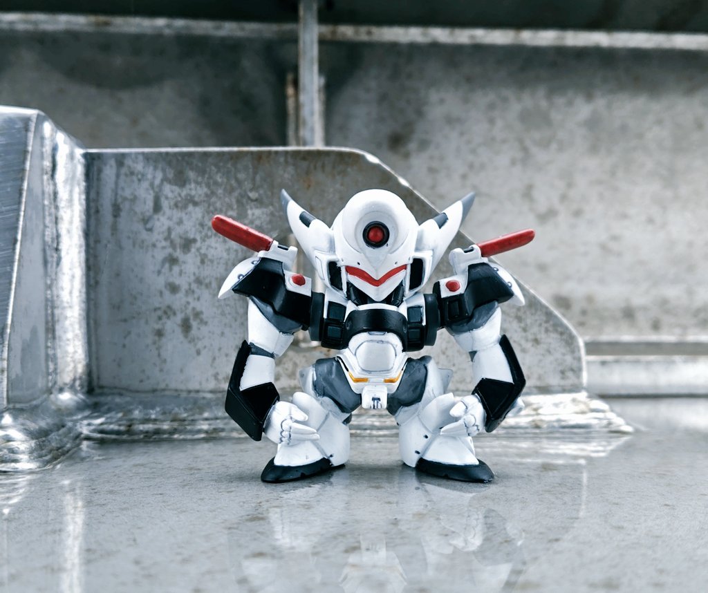 KHtSWYrpXvnF51p's tweet photo. #機動警察パトレイバー
#パトレイバー写真部
#パトレイバー模型部
シリーズの最後を飾るのはこの方！
零式さんです。
ヤバさを演出したくて、バイザーは赤にしてみました。
因みに当時「レイシキ」なのか「ゼロシキ」なのかで随分悩みました。
因みに個人的にこのまめモデルの零式の顔、大好きです！ https://t.co/NKcm3WUhLg