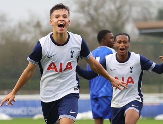 FabrizioRomano's tweet image. ⚪️🤝🏻 Tottenham Academy talent Dexter Oliver has decided to sign with Roc Nation as new representatives.