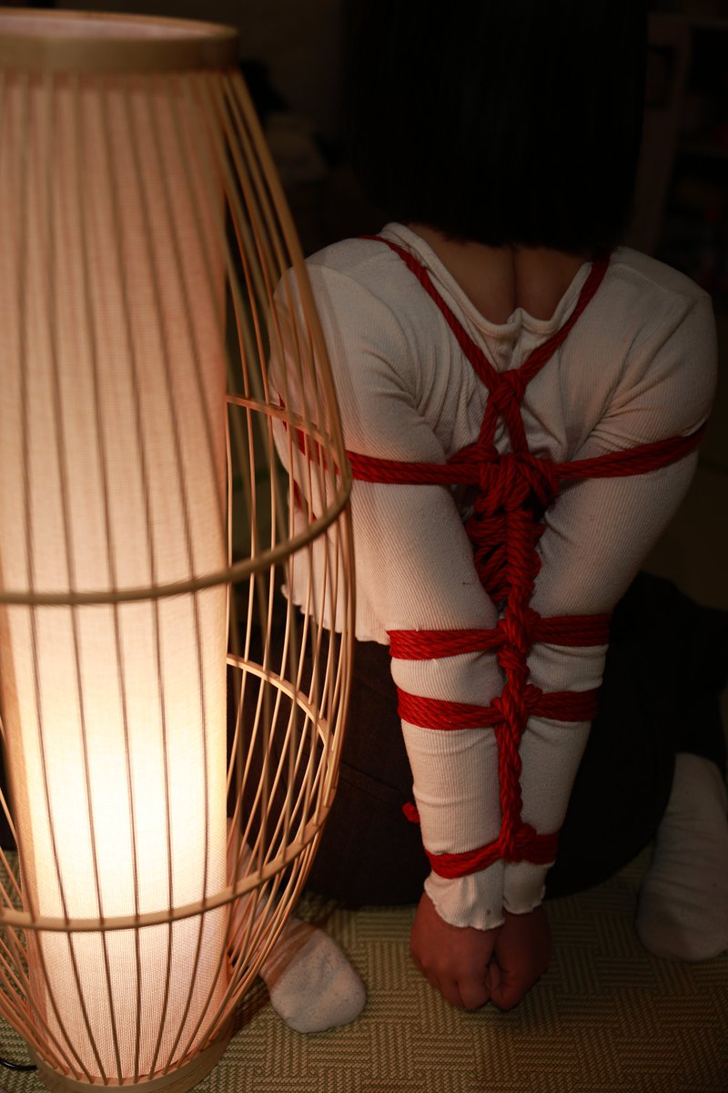 缚手：我
模特：八一