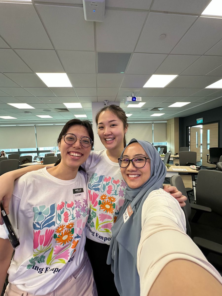 EvelynWongYT's tweet image. Living with Lynch 2025 was an amazing event organised by our incredible genetic counsellors at NCCS. A great curated programme and loved the discussion with patients and their families. #cascadetesting #earlyscreening @nccs