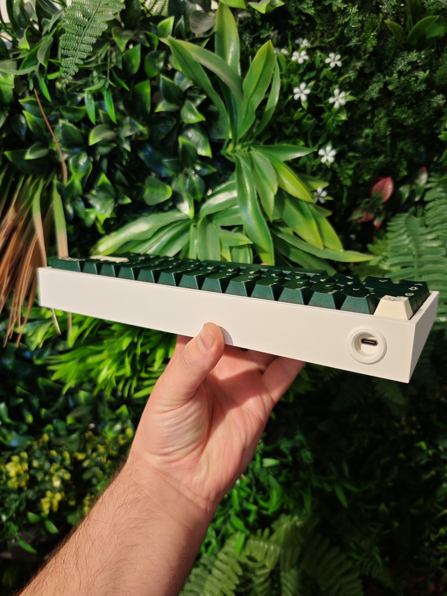 Corlitech's tweet image. New HE méta keyboard
M61 lite +, livraison la plus rapide que j'ai vu 1 semaine le clavier vient de l'autre du monde il est arrivé plus vite qu'une commande avec la poste @KBDfans