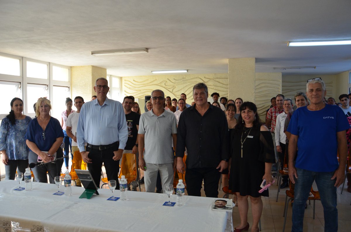 En la mañana del lunes tuvimos el honor de recibir en DATYS 💙 al Héroe de la República Ramón Labañino, presentando su libro "Hombre del Silencio, Diario de Prisión"
👉Tuvimos el placer de compartir interesantes anécdotas y sobre todo nos transmitió confianza en la Revolución.‼️