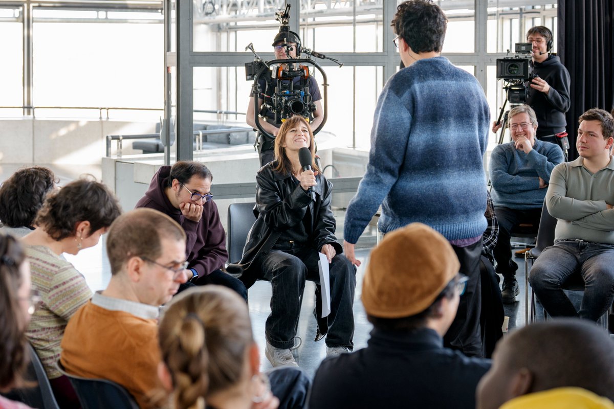 📆 Les journalistes du Papotin ont eu le plaisir d'accueillir Charlotte Gainsbourg pour une nouvelle émission des Rencontres du Papotin.
Rendez-vous samedi 5 avril à 20h30 sur France 2 pour découvrir ce nouvel épisode !

📷 © Léo Kekemenis - France Télévisions 
#LePapotin