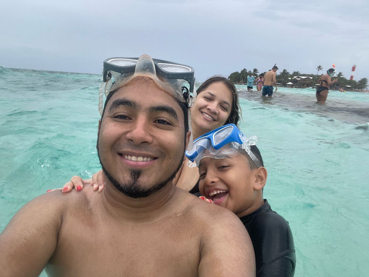 🌴✈️ ¡Destino San Andrés! 🌊🏝️

✨ Gracias por permitirnos ser parte de sus experiencias de viaje. 💙 Vive el paraíso, disfruta el mar de los siete colores y relájate en playas de arena blanca. 🌞🏖️

🚤🌊 ¡Viaja con Travel Tours Colombia y haz realidad tu aventura soñada! 🧳✈️